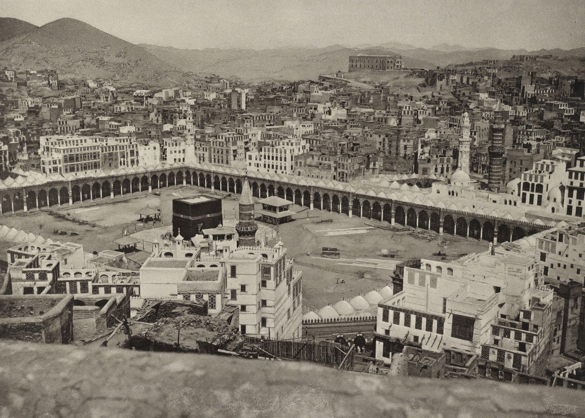 A historic view of Makkah and Masjid al-Haram.
