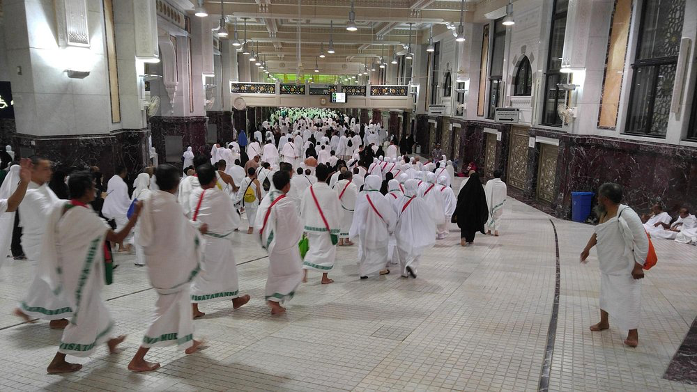 The Sa’i corridor between Safa and Marwah.